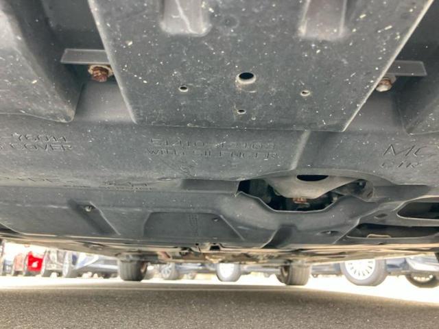 プリウス Ｓ　新品タイヤ／純正　ＳＤナビ／ＥＴＣ／ＥＢＤ付ＡＢＳ／横滑り防止装置／アイドリングストップ／ワンセグＴＶ／ＤＶＤ／エアバッグ　運転席／エアバッグ　助手席／エアバッグ　サイド　ＤＶＤ再生　盗難防止装置（39枚目）