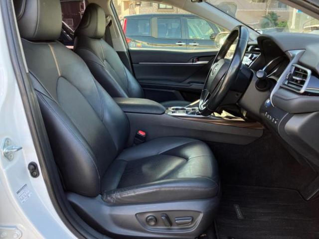 カムリ Ｇレザーパッケージ　新品タイヤ／ＪＢＬ／純正　ＳＤナビ／衝突安全装置／シートヒーター／車線逸脱防止支援システム／ヘッドランプ　ＬＥＤ／Ｂｌｕｅｔｏｏｔｈ接続／ＥＴＣ／ＥＢＤ付ＡＢＳ／横滑り防止装置　衝突被害軽減システム（4枚目）