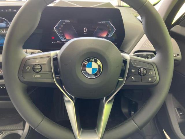 1シリーズ 120 純正 ナビ/衝突安全装置/全方位モニター/車線逸脱防止支援システム/ヘッドランプ LED/USBジャック/ETC/EBD付ABS/横滑り防止装置/アイドリングストップ/クルーズコントロール 電動シート(12枚目)