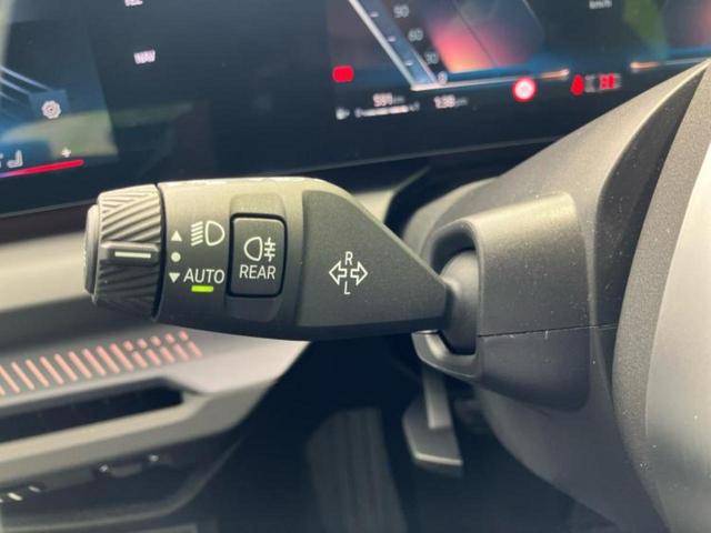 1シリーズ 120 純正 ナビ/衝突安全装置/全方位モニター/車線逸脱防止支援システム/ヘッドランプ LED/USBジャック/ETC/EBD付ABS/横滑り防止装置/アイドリングストップ/クルーズコントロール 電動シート(13枚目)