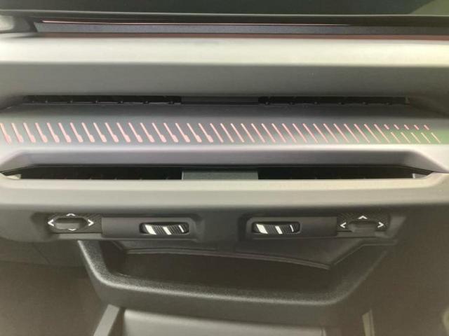 1シリーズ 120 純正 ナビ/衝突安全装置/全方位モニター/車線逸脱防止支援システム/ヘッドランプ LED/USBジャック/ETC/EBD付ABS/横滑り防止装置/アイドリングストップ/クルーズコントロール 電動シート(29枚目)