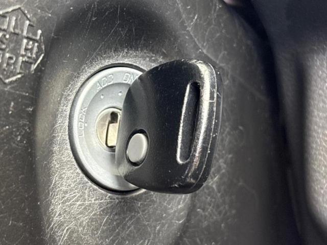 アルト F EBD付ABS/横滑り防止装置/エアバッグ 運転席/エアバッグ 助手席/パワーウインドウ/キーレス/パワーステアリング/マニュアルエアコン/取扱説明書/ユーザー買取車/セキュリティアラーム(15枚目)