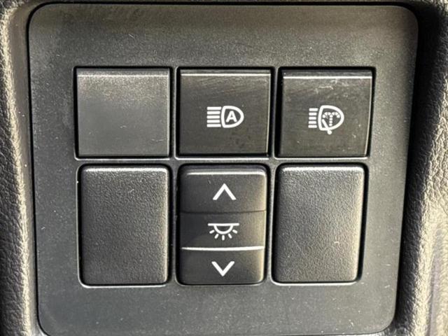 ランドクルーザープラド 4WD TX Lパッケージマットブラックエディション 新品タイヤ/サンルーフ/保証書/純正 9インチ SDナビ/衝突安全装置/シートヒーター/マルチテレインモニター/車線逸脱防止支援システム/シート フルレザー/ドライブレコーダー 純正 革シート 4WD(26枚目)