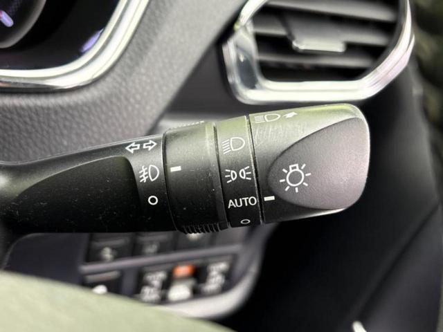 ヴォクシー ZS 新品タイヤ/サンルーフ/保証書/純正 10インチ SDナビ/トヨタセーフティセンス/両側電動スライドドア/ヘッドランプ LED/Bluetooth接続/ETC/EBD付ABS/横滑り防止装置(15枚目)