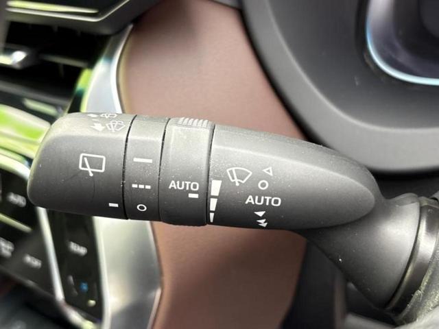 ハリアー Ｚレザーパッケージ　パノラマルーフ／純正エアロ／ＪＢＬ／ディスプレイオーディオ＋ナビ１２．３インチ／デジタルインナーミラー／トヨタセーフティセンス／エアーシート　前席／車線逸脱防止支援システム／シート　フルレザー（16枚目）