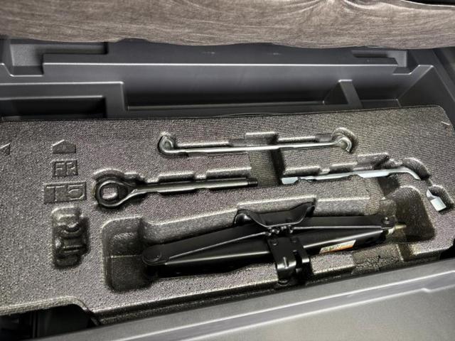 ハリアー Ｚレザーパッケージ　パノラマルーフ／純正エアロ／ＪＢＬ／ディスプレイオーディオ＋ナビ１２．３インチ／デジタルインナーミラー／トヨタセーフティセンス／エアーシート　前席／車線逸脱防止支援システム／シート　フルレザー（26枚目）