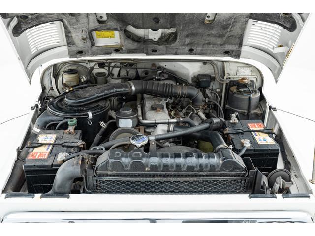 ランドクルーザー４０ 　３Ｂエンジン　縞々シート　エアコン　パワーステアリング　タコメーター　１９８４年最終モデル（16枚目）