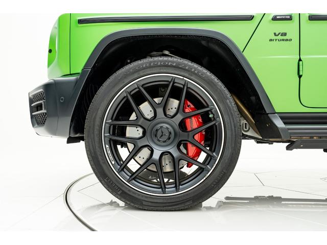 Gクラス G63 マグノヒーローエディション 50台限定車 電動サイドステップ Gmanufakturプログラムプラス AMGナイトパッケージ2 AMGカーボンファイバーインテリアトリム 22インチAMGホイール 純正ドライブレコーダー(12枚目)