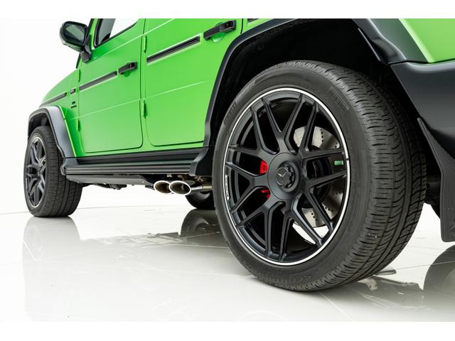 Gクラス G63 マグノヒーローエディション 50台限定車 電動サイドステップ Gmanufakturプログラムプラス AMGナイトパッケージ2 AMGカーボンファイバーインテリアトリム 22インチAMGホイール 純正ドライブレコーダー(14枚目)