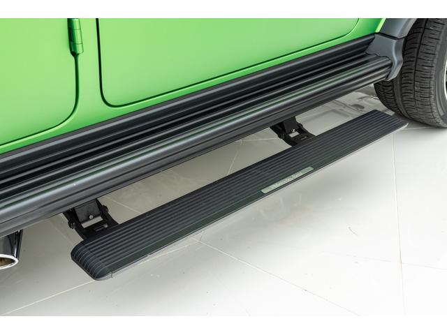 Gクラス G63 マグノヒーローエディション 50台限定車 電動サイドステップ Gmanufakturプログラムプラス AMGナイトパッケージ2 AMGカーボンファイバーインテリアトリム 22インチAMGホイール 純正ドライブレコーダー(16枚目)