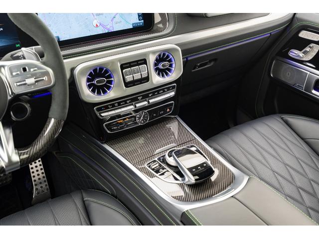 Gクラス G63 マグノヒーローエディション 50台限定車 電動サイドステップ Gmanufakturプログラムプラス AMGナイトパッケージ2 AMGカーボンファイバーインテリアトリム 22インチAMGホイール 純正ドライブレコーダー(27枚目)