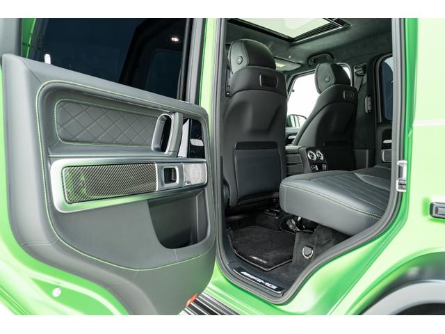 Gクラス G63 マグノヒーローエディション 50台限定車 電動サイドステップ Gmanufakturプログラムプラス AMGナイトパッケージ2 AMGカーボンファイバーインテリアトリム 22インチAMGホイール 純正ドライブレコーダー(32枚目)