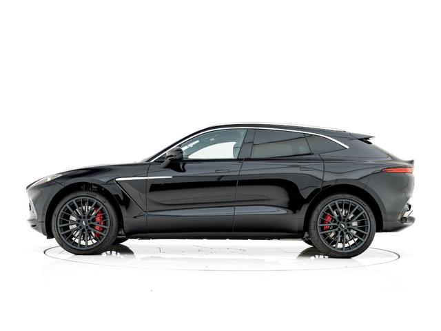 DBX ベースグレード オニキスブラック 23インチ鍛造AW(テクスチャードブラック) パノラミックガラスルーフ SpicyRedインテリアステッチ レーダー探知機 ドライブレコーダー(前後方)(4枚目)