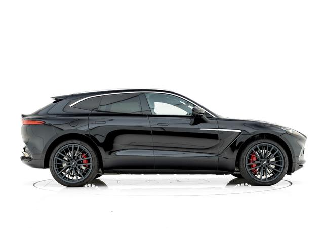 DBX ベースグレード オニキスブラック 23インチ鍛造AW(テクスチャードブラック) パノラミックガラスルーフ SpicyRedインテリアステッチ レーダー探知機 ドライブレコーダー(前後方)(8枚目)