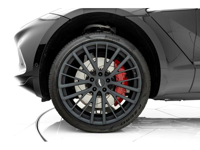 DBX ベースグレード オニキスブラック 23インチ鍛造AW(テクスチャードブラック) パノラミックガラスルーフ SpicyRedインテリアステッチ レーダー探知機 ドライブレコーダー(前後方)(12枚目)