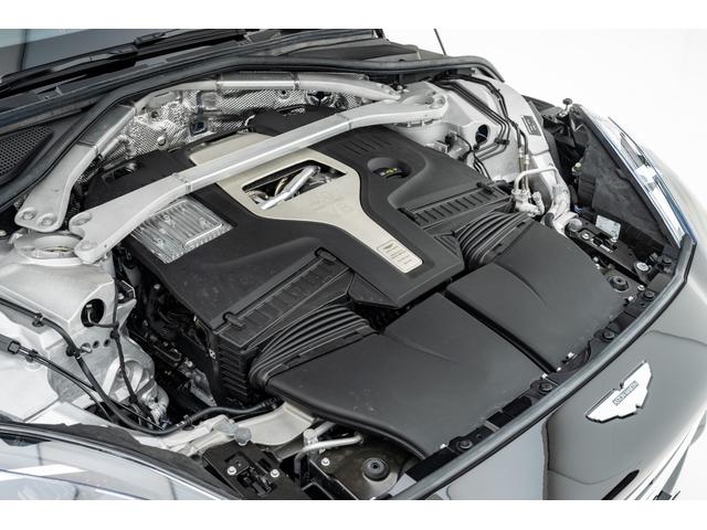 DBX ベースグレード オニキスブラック 23インチ鍛造AW(テクスチャードブラック) パノラミックガラスルーフ SpicyRedインテリアステッチ レーダー探知機 ドライブレコーダー(前後方)(17枚目)