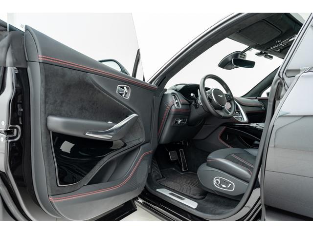 DBX ベースグレード オニキスブラック 23インチ鍛造AW(テクスチャードブラック) パノラミックガラスルーフ SpicyRedインテリアステッチ レーダー探知機 ドライブレコーダー(前後方)(18枚目)