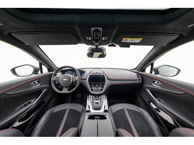 DBX ベースグレード オニキスブラック 23インチ鍛造AW(テクスチャードブラック) パノラミックガラスルーフ SpicyRedインテリアステッチ レーダー探知機 ドライブレコーダー(前後方)(21枚目)