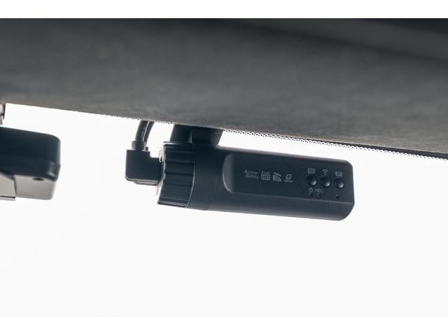 DBX ベースグレード オニキスブラック 23インチ鍛造AW(テクスチャードブラック) パノラミックガラスルーフ SpicyRedインテリアステッチ レーダー探知機 ドライブレコーダー(前後方)(27枚目)