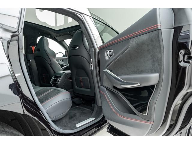 DBX ベースグレード オニキスブラック 23インチ鍛造AW(テクスチャードブラック) パノラミックガラスルーフ SpicyRedインテリアステッチ レーダー探知機 ドライブレコーダー(前後方)(33枚目)