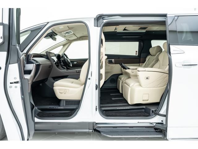 アルファードハイブリッド エグゼクティブラウンジ MC後モデル 寒冷地仕様 プレミアムナッパ本革(ニュートラルベージュ) ユニバーサルステップ 14インチリヤシートエンターテインメントシステム JBLプレミアムサウンドシステム 純正ドライブレコーダー(31枚目)