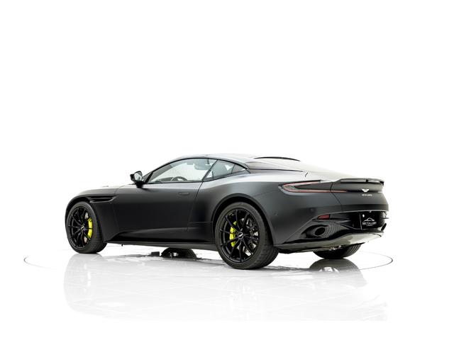 DB11 AMR マットプロテクションフィルム施工済 カーボンインテリア アルカンターラヘッドライニング コートダジュールブルーステッチ ネクサスキルティングシート AMR20インチ鍛造AW パラノミックカメラ(5枚目)