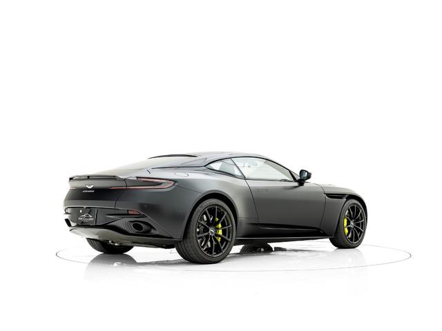 DB11 AMR マットプロテクションフィルム施工済 カーボンインテリア アルカンターラヘッドライニング コートダジュールブルーステッチ ネクサスキルティングシート AMR20インチ鍛造AW パラノミックカメラ(7枚目)