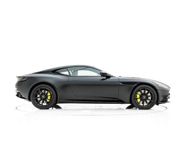 DB11 AMR マットプロテクションフィルム施工済 カーボンインテリア アルカンターラヘッドライニング コートダジュールブルーステッチ ネクサスキルティングシート AMR20インチ鍛造AW パラノミックカメラ(8枚目)