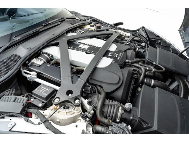 DB11 AMR マットプロテクションフィルム施工済 カーボンインテリア アルカンターラヘッドライニング コートダジュールブルーステッチ ネクサスキルティングシート AMR20インチ鍛造AW パラノミックカメラ(17枚目)