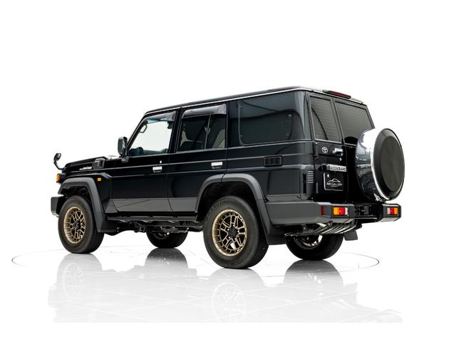 ランドクルーザー７０ ＡＸ　モデリスタ１８インチＡＷ　ＪＡＯＳフロントバンパーガーニッシュ／Ｆ＆Ｒアンダーカバー　カーセキュリティ（Ｇｒｇｏ－ＺＶＩＩ）　ベーシックナビ（ＮＭＺＫ－Ｗ７３Ｄ）　サイドバイザー　フロアマット（5枚目）