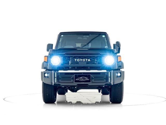 ランドクルーザー７０ ＡＸ　モデリスタ１８インチＡＷ　ＪＡＯＳフロントバンパーガーニッシュ／Ｆ＆Ｒアンダーカバー　カーセキュリティ（Ｇｒｇｏ－ＺＶＩＩ）　ベーシックナビ（ＮＭＺＫ－Ｗ７３Ｄ）　サイドバイザー　フロアマット（10枚目）