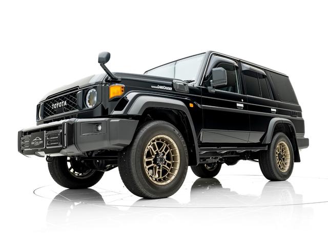 ランドクルーザー７０ ＡＸ　モデリスタ１８インチＡＷ　ＪＡＯＳフロントバンパーガーニッシュ／Ｆ＆Ｒアンダーカバー　カーセキュリティ（Ｇｒｇｏ－ＺＶＩＩ）　ベーシックナビ（ＮＭＺＫ－Ｗ７３Ｄ）　サイドバイザー　フロアマット（11枚目）