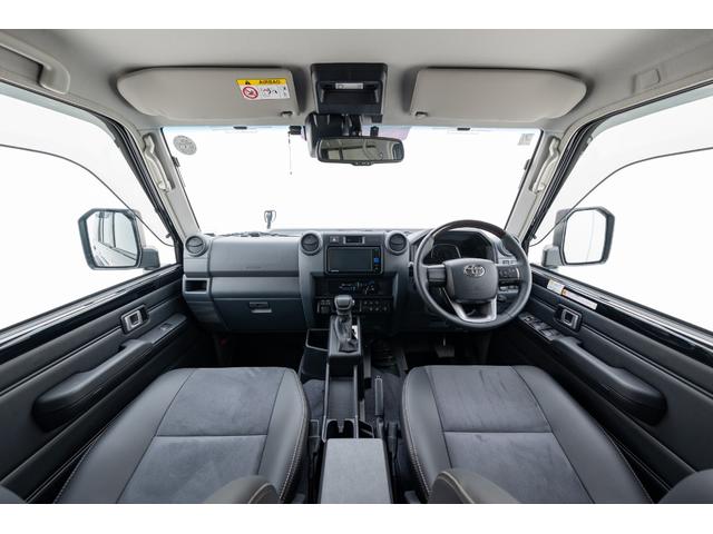 ランドクルーザー７０ ＡＸ　モデリスタ１８インチＡＷ　ＪＡＯＳフロントバンパーガーニッシュ／Ｆ＆Ｒアンダーカバー　カーセキュリティ（Ｇｒｇｏ－ＺＶＩＩ）　ベーシックナビ（ＮＭＺＫ－Ｗ７３Ｄ）　サイドバイザー　フロアマット（21枚目）