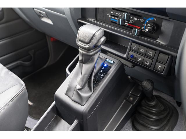 ランドクルーザー７０ ＡＸ　モデリスタ１８インチＡＷ　ＪＡＯＳフロントバンパーガーニッシュ／Ｆ＆Ｒアンダーカバー　カーセキュリティ（Ｇｒｇｏ－ＺＶＩＩ）　ベーシックナビ（ＮＭＺＫ－Ｗ７３Ｄ）　サイドバイザー　フロアマット（26枚目）