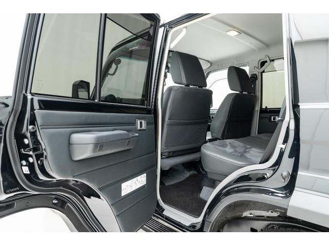 ランドクルーザー７０ ＡＸ　モデリスタ１８インチＡＷ　ＪＡＯＳフロントバンパーガーニッシュ／Ｆ＆Ｒアンダーカバー　カーセキュリティ（Ｇｒｇｏ－ＺＶＩＩ）　ベーシックナビ（ＮＭＺＫ－Ｗ７３Ｄ）　サイドバイザー　フロアマット（33枚目）