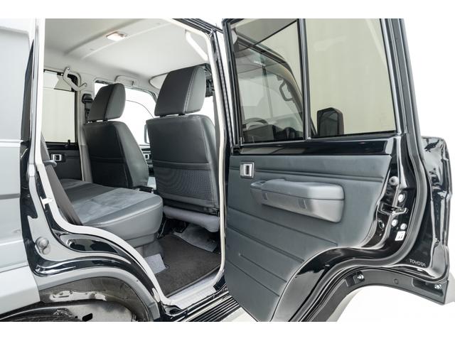 ランドクルーザー７０ ＡＸ　モデリスタ１８インチＡＷ　ＪＡＯＳフロントバンパーガーニッシュ／Ｆ＆Ｒアンダーカバー　カーセキュリティ（Ｇｒｇｏ－ＺＶＩＩ）　ベーシックナビ（ＮＭＺＫ－Ｗ７３Ｄ）　サイドバイザー　フロアマット（35枚目）