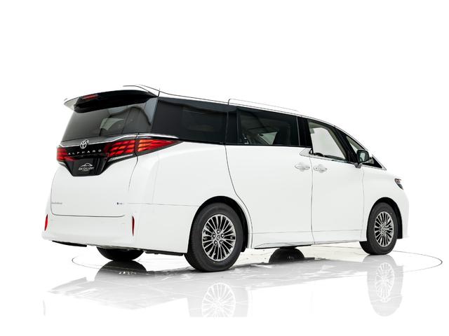 アルファードハイブリッド エグゼクティブラウンジ　ＭＣ後モデル　プレミアムナッパ本革（ニュートラルベージュ）　ユニバーサルステップ　寒冷地仕様　純正フロアマットセット　１４インチリヤシートエンターテインメントシステム　ＪＢＬプレミアムサウンドシステム（7枚目）