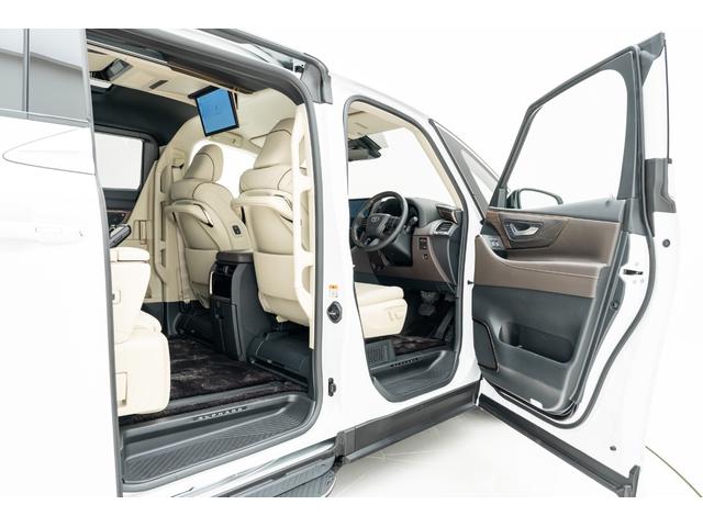 アルファードハイブリッド エグゼクティブラウンジ　ＭＣ後モデル　プレミアムナッパ本革（ニュートラルベージュ）　ユニバーサルステップ　寒冷地仕様　純正フロアマットセット　１４インチリヤシートエンターテインメントシステム　ＪＢＬプレミアムサウンドシステム（18枚目）