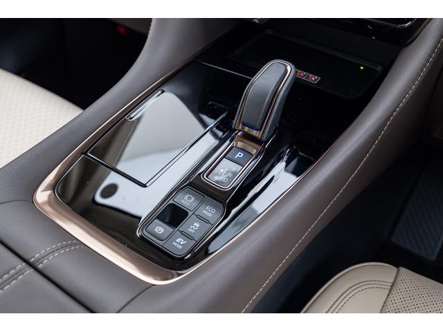 アルファードハイブリッド エグゼクティブラウンジ　ＭＣ後モデル　プレミアムナッパ本革（ニュートラルベージュ）　ユニバーサルステップ　寒冷地仕様　純正フロアマットセット　１４インチリヤシートエンターテインメントシステム　ＪＢＬプレミアムサウンドシステム（28枚目）