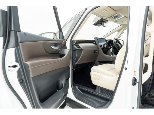 アルファードハイブリッド エグゼクティブラウンジ　ＭＣ後モデル　プレミアムナッパ本革（ニュートラルベージュ）　ユニバーサルステップ　寒冷地仕様　純正フロアマットセット　１４インチリヤシートエンターテインメントシステム　ＪＢＬプレミアムサウンドシステム（32枚目）