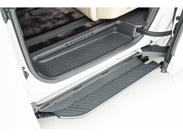 アルファードハイブリッド エグゼクティブラウンジ　ＭＣ後モデル　プレミアムナッパ本革（ニュートラルベージュ）　ユニバーサルステップ　寒冷地仕様　純正フロアマットセット　１４インチリヤシートエンターテインメントシステム　ＪＢＬプレミアムサウンドシステム（34枚目）