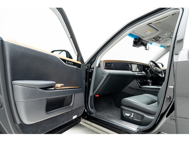 センチュリー ベースグレード 本革仕様(ブラック) 本杢加飾 タモ杢(ブラウン) 読書灯 純正フロアマット(プレステージタイプ) 純正サイドバイザー 純正18インチAW スペアタイヤ ドライブレコーダー(前後方)(29枚目)