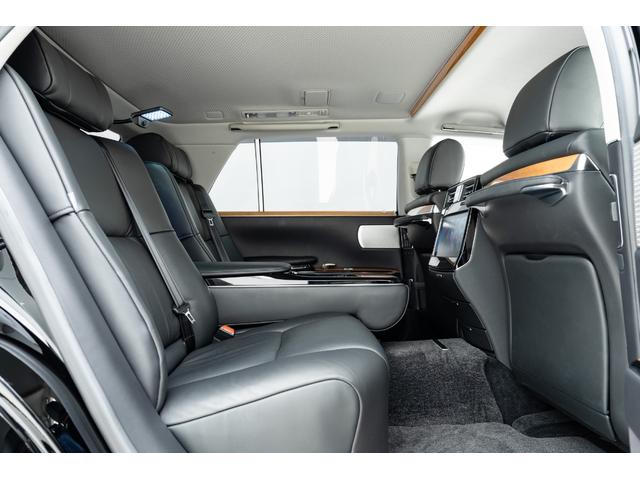 センチュリー ベースグレード 本革仕様(ブラック) 本杢加飾 タモ杢(ブラウン) 読書灯 純正フロアマット(プレステージタイプ) 純正サイドバイザー 純正18インチAW スペアタイヤ ドライブレコーダー(前後方)(34枚目)