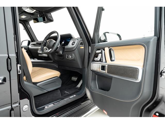 Gクラス G450d AMGラインパッケージ マヌファクトゥーアプログラムプラス カタラーナベージュインテリア ボディ同色スペアタイヤリング オープンポアグレイオークウッドインテリア デジタルルームミラー9.3型(ドライブレコーダー付き)(17枚目)