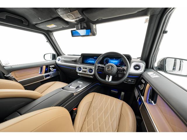 Gクラス G450d AMGラインパッケージ マヌファクトゥーアプログラムプラス カタラーナベージュインテリア ボディ同色スペアタイヤリング オープンポアグレイオークウッドインテリア デジタルルームミラー9.3型(ドライブレコーダー付き)(19枚目)