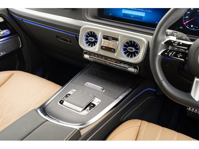 Gクラス G450d AMGラインパッケージ マヌファクトゥーアプログラムプラス カタラーナベージュインテリア ボディ同色スペアタイヤリング オープンポアグレイオークウッドインテリア デジタルルームミラー9.3型(ドライブレコーダー付き)(25枚目)