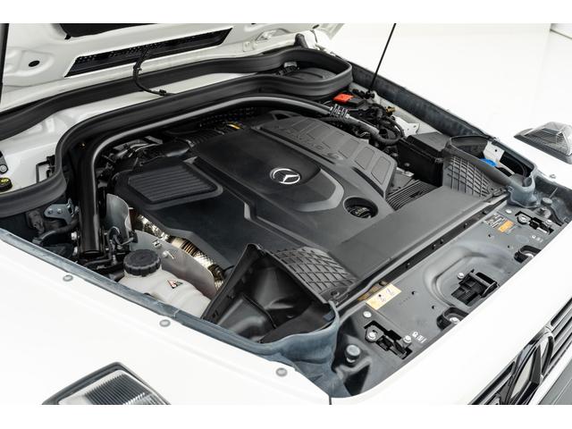 Gクラス G400d マヌファクトゥーアエディション マヌファクトゥーアエディション 電動格納式サイドステップ エクスクルーシブナッパレザーシート(プラチナホワイト) ナイトパッケージ ホワイトハイグロスウッドインテリアトリム 本革巻きウッドステアリング(17枚目)