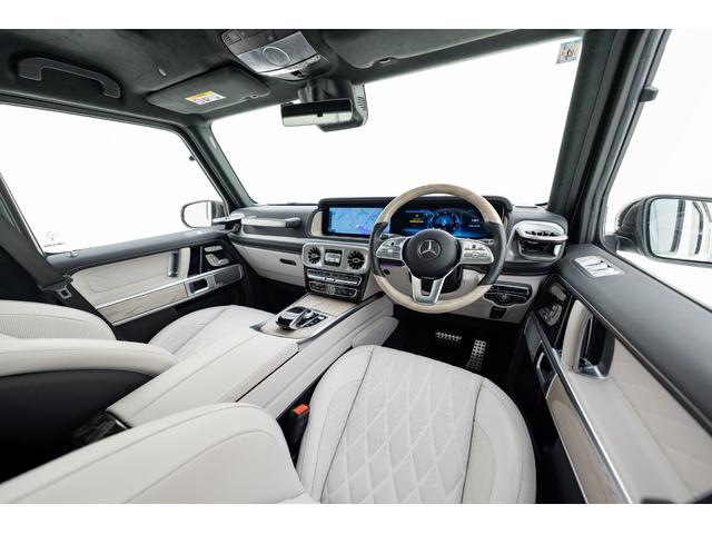 Gクラス G400d マヌファクトゥーアエディション マヌファクトゥーアエディション 電動格納式サイドステップ エクスクルーシブナッパレザーシート(プラチナホワイト) ナイトパッケージ ホワイトハイグロスウッドインテリアトリム 本革巻きウッドステアリング(20枚目)