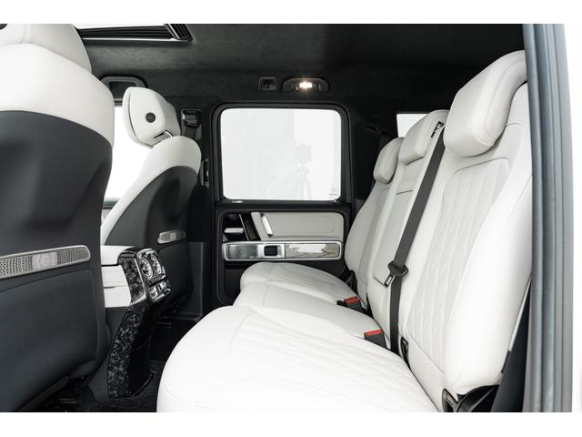 Gクラス G400d マヌファクトゥーアエディション マヌファクトゥーアエディション 電動格納式サイドステップ エクスクルーシブナッパレザーシート(プラチナホワイト) ナイトパッケージ ホワイトハイグロスウッドインテリアトリム 本革巻きウッドステアリング(32枚目)