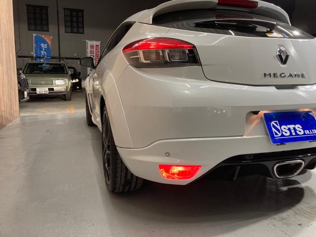ルノー スポール トロフィー レカロシート ブレンボキャリパー イエローカラーシートベルト 19インチアルミホイール プッシュスタート HID ETC バックカメラ(9枚目)